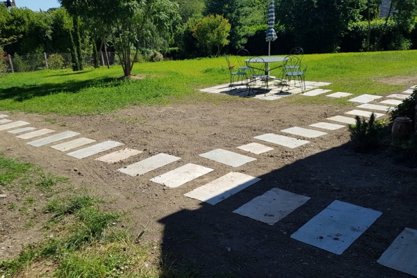 Création d'une allée de jardin en dalle